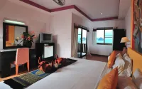 Koh Ngai Cliff Beach Resort