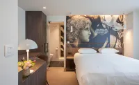 Hotel the Shepherd Hotels near Fons Sapientiae