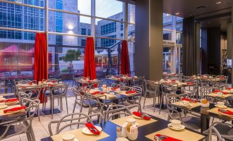 Protea Hotel Gaborone Masa Square 수영장 이미지