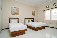 Urbanview Hotel Griya Surya Malang by RedDoorz Hotels in Klojen