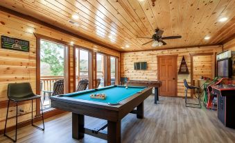 Splash of Gatlinburg 6 Bedroom Cabin by RedAwning