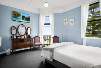 Bischoff Hotel Hotels in Waratah