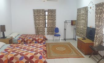 Mri Residence - Homestay in Sg Buloh with Swimming Pool - No Pork&Alcohol Allowed