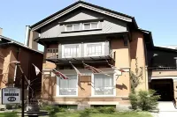 Victoria's Mansion Guest House Отели в г. Church and Wellesley