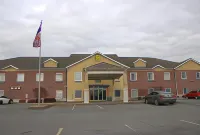 Super 8 by Wyndham Rainsville - Motels