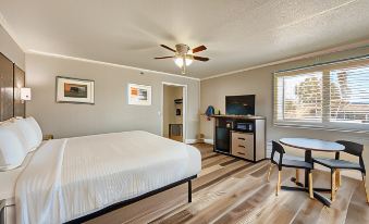 Harbor House Inn
