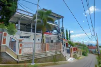 RedDoorz Plus Near Taman Rekreasi Selecta 2 Hotels near Twilight Zone Camp