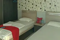 RedDoorz @ Tinggede Area Palu Hotels in Kecamatan Tatanga
