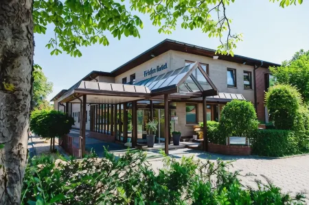 Friesen Hotel Отели в г. Йевер