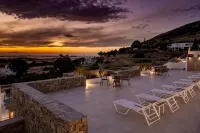 Kouros Blanc Resort & Suites