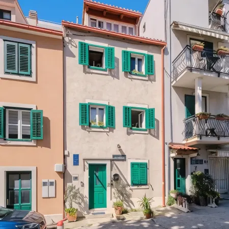 Central Split Rooms and Apartments Paese