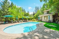 The Fainting Couch Hotels in Cobb