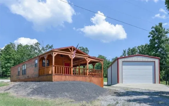 Chicken Creek Cabin, 1 mile from Chicken Creek Boat Ramp.