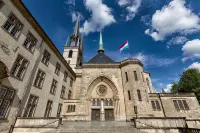 The Queen Luxury Apartments - Villa Cortina