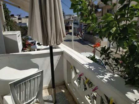 Renia Studios -Studio for 2 Pers with a Swimming Pool