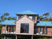 The Tree House Hotels in Alonnah