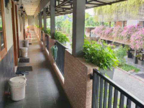 Taman Paradise Homestay Hotels in Sambikerep