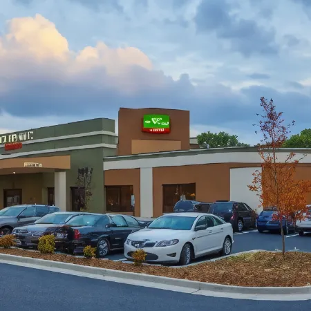 Courtyard Charlotte Airport LoSo Отели рядом с достопримечательностью «Винг Хэйвен Фаундейшн Inc»