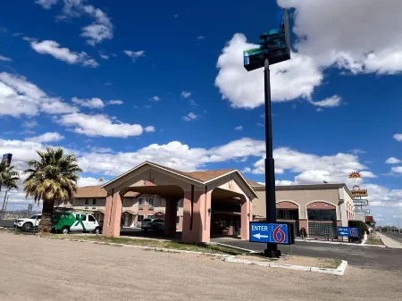 Motel 6 Deming, NM Отели в г. Деминг