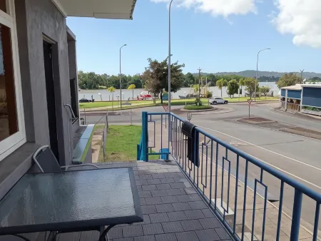 Innisfail Riverfront Motel