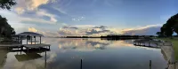 Sunset glow at Lake Grassy 레이크 준 공원 주변 호텔