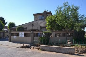 Triple Palms Bed and Breakfast