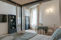 La Tour des Remparts Hotel a Rochemaure