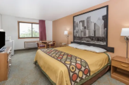 수퍼 8 바이 윈덤 부르보네/캥커키 에어리어