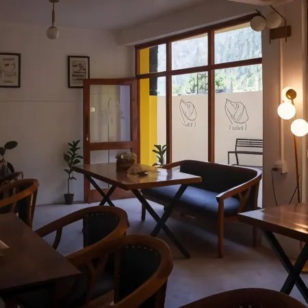 Whoopers Hostel Jibhi