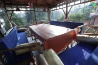 Tropical Wave Hostel Morjim