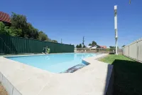 Atlas Motel - Pools