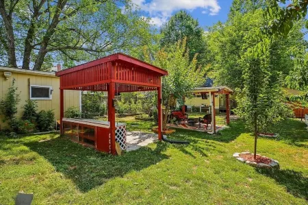 Modern Cozy Silver Spring Getaway Basement Guesthouse - Close to DC Отели рядом с достопримечательностью «Beanstalk»