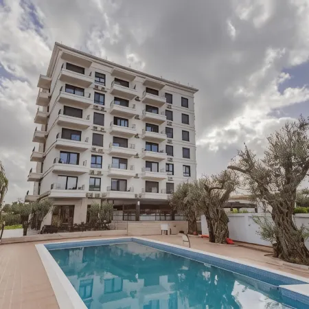 Hotel Pharos