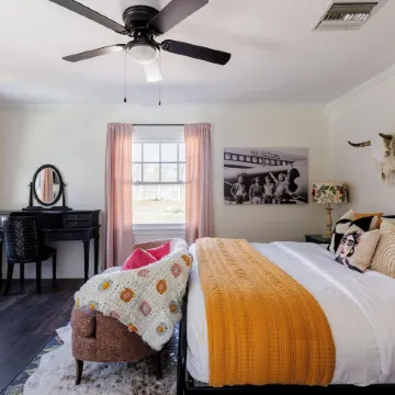 Remodeled 1920s Bungalow and Retro Casita, Hammock