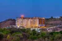 JüSTa Sajjangarh Resort & Spa, Udaipur - vue sur la montagne