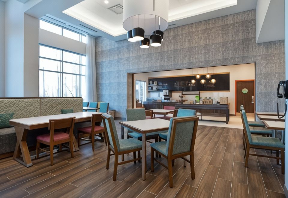 햄프턴 인 조식 뷔페