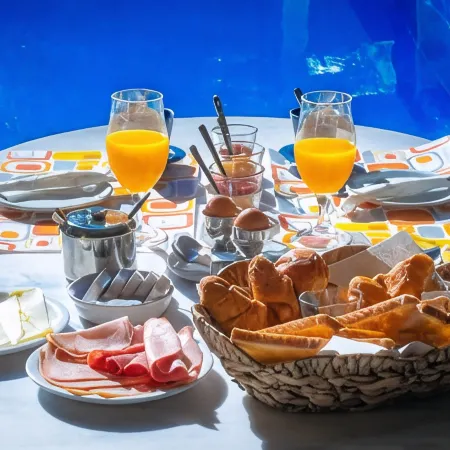 Apollonia Hotel Apartments Отели рядом с достопримечательностью «Пляж Астир»