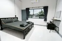 SRIINTRA HOTEL Hotel di Tha Wung