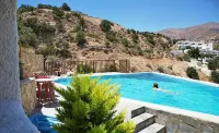 Sunlight Hotel - Uima-altaat