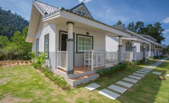 Suksompong Resort