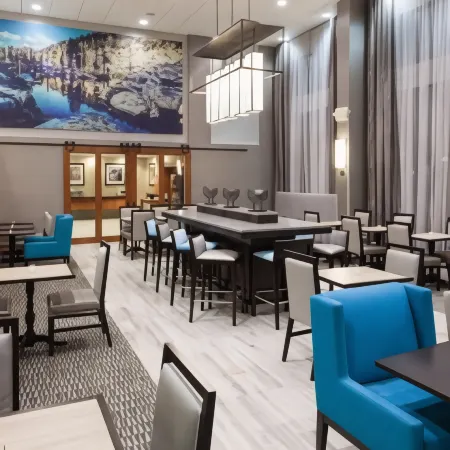 Hampton Inn & Suites Tulare