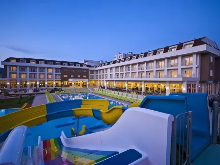 White Lilyum Hotel - All Inclusive Отели в г. Кемер