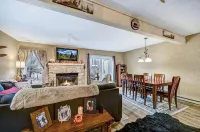 Cozy ski retreat on Jack Frost Mountain, just 10-minute walk to ski office!