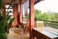 The Homey Rooms and Tours