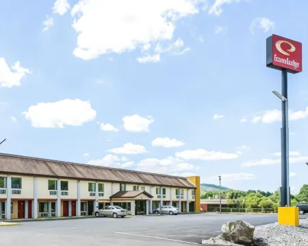 Baymont by Wyndham Pine Grove I-81 Отели в г. Пайн Гров Тауншип