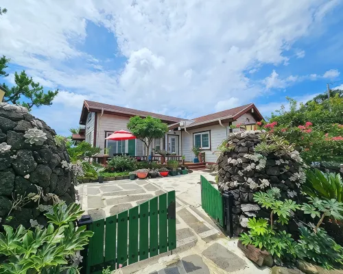 Jeju Evergreen House Pension Hotels near بانغليمون