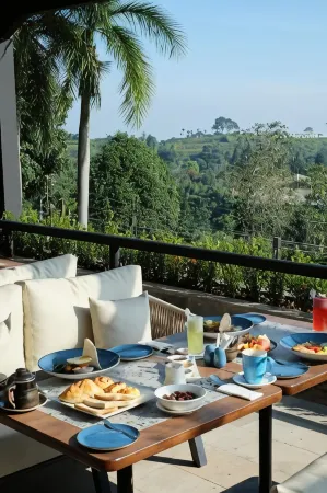 Laska Hotel & Resort Ciater Отели рядом с достопримечательностью «Kiara Pool Ciater Spa Resort»