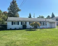 3-bedroom pet friendly home in Madison walking distance to beach & winery