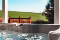 Private 5 Acres w. Pond, Hot Tub, Pet Friendly