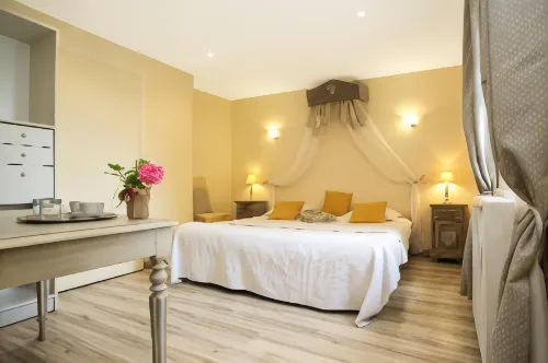 로 고리사도 - 라 페르므 뒤 글란디에 베힌느-드-돔므 호텔